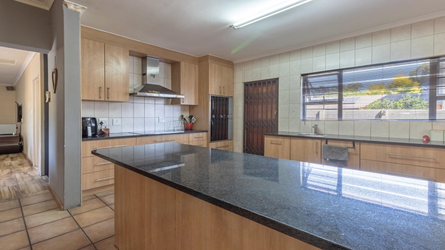 5 Bedroom Property for Sale in Northgate Western Cape